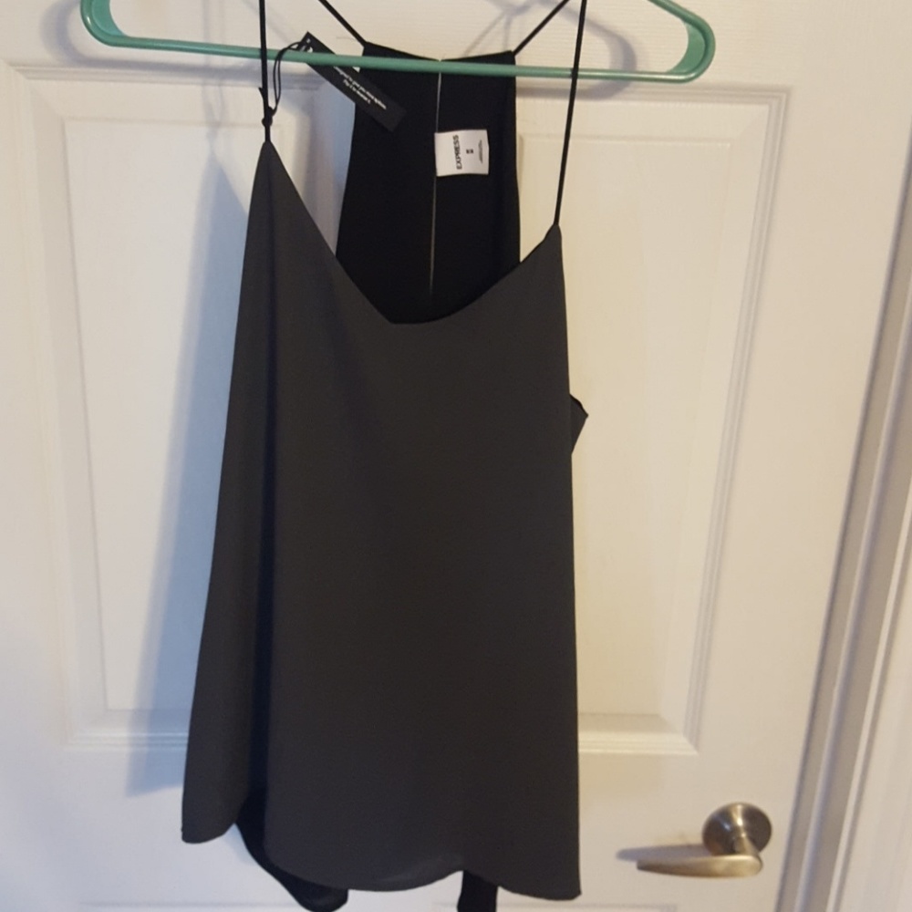 Reversible sleeveless top